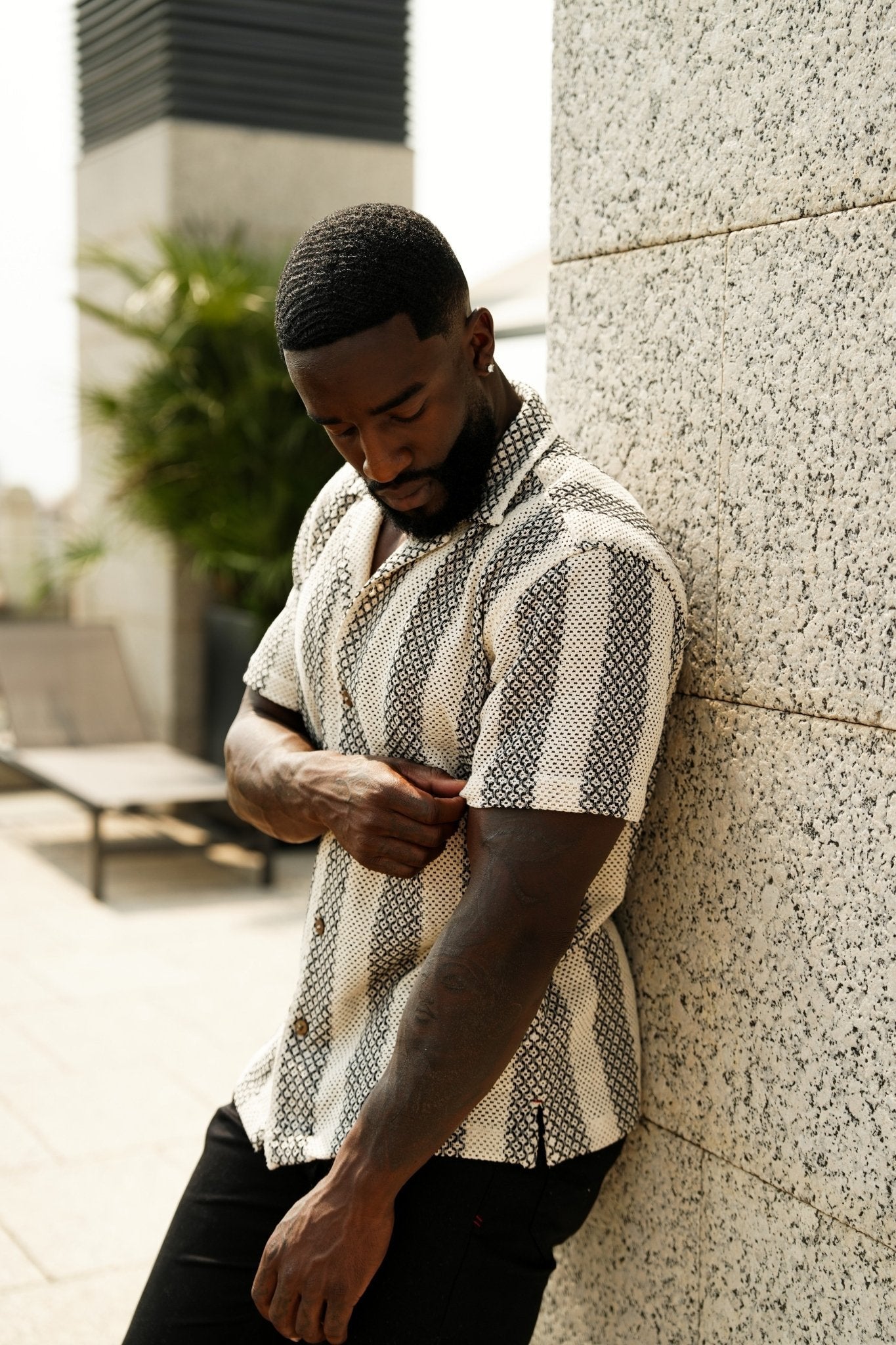 CHEMISE MANCHES COURTES COL OUVERT | RAJ - T, Cream Black - AU NOIR